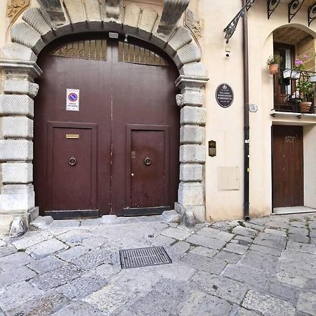 Ferienwohnung Iflat Agli Archetti Del Centro Palermo Exterior foto